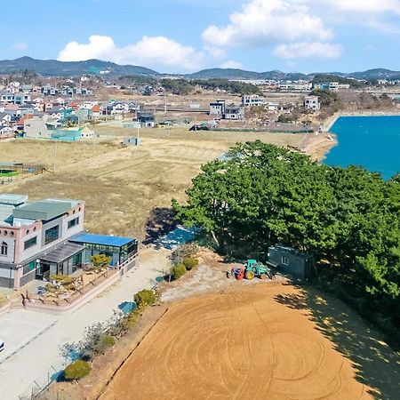 Daebudo Juni Pension Ansan Bagian luar foto